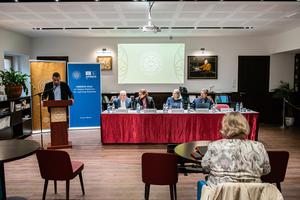 251126 - A hibrid munka-Borító